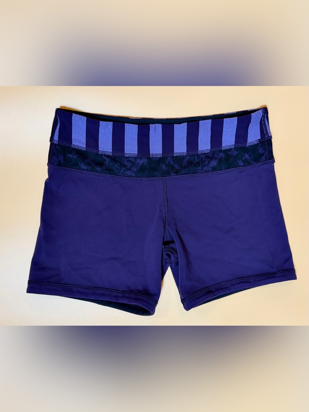 Lululemon Reverse Groove Shorts Deep Zinfandel Stripe Women’s Size 6 - Picture 7 of 10